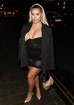 Ellie Brown Shows off Her Boobs