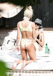 Emily Ratajkowski - Hot Bikini