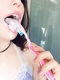 Belle Delphine Toothbrush Set 16 09 Leaked