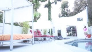 Alina Li 43