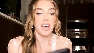 Lyna Perez Nude Live showing cucumber skills