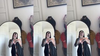 Andeemind Tits in Mirror