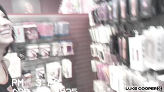 Raven Lane x Luke Cooper BDSM Sexshop Pick up Sextape