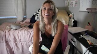 xoxambs favoritelittlesecret ambiebambii Cheats on BF, then Answers His Call Mid Sex