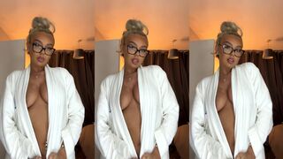 ellieeewbu | Ellie Scales bathrob ppv