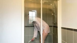 Hannah in shower