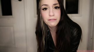 Missheatherbby - stuck in the back door