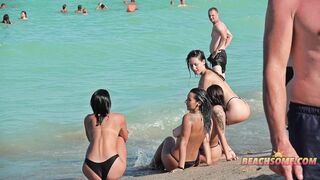 beachsome group of girls