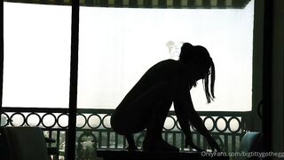 Bigtittygothegg- silhouette riding